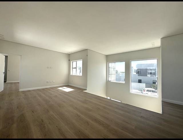 4 BEDROOM FREESTANDING FOR SALE IN SANDOWN